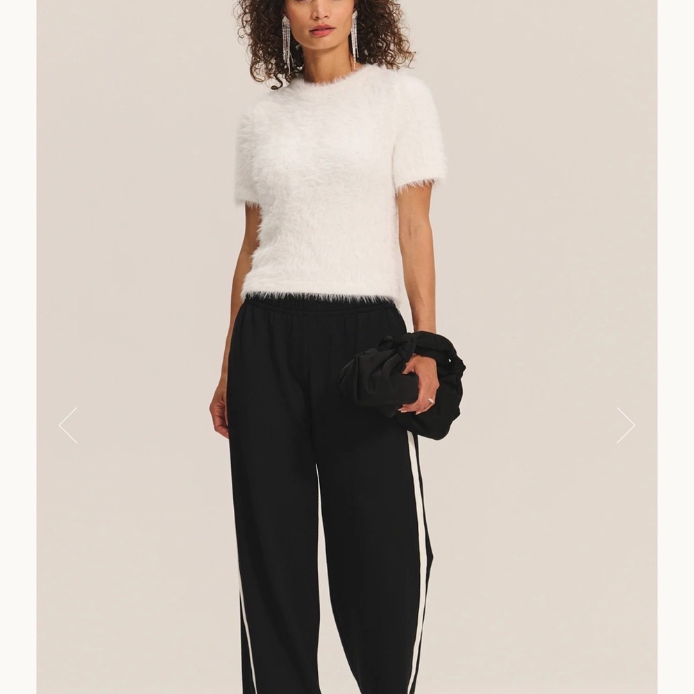 Velvet by Graham & Spencer Fuzzy White Knit Short sleeve sweater